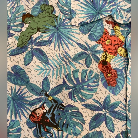 Marvel Avengers Hawaiian Button Up Iron Man Thor Hulk Widow Spider Man Cap MED - Picture 3 of 5
